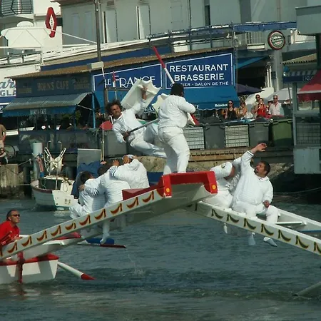 Camping L'olivier Campsite Junas